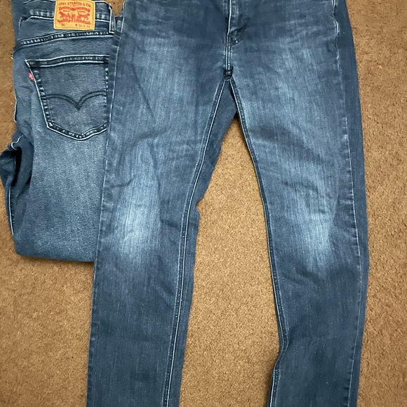30 x 32 and 31 x 32. Levi 541. Athletic fit jeans. - Picture 3 of 3